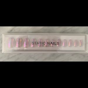 Static Nails Kit in beautiful iridescent pearl
